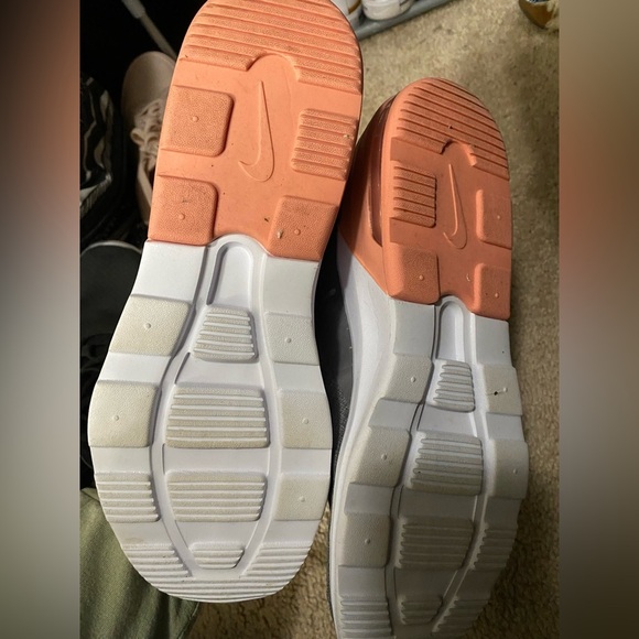 Nike air max. Size 9. EUC-worn only twice. - Picture 3 of 3